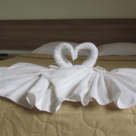 Hotel Oitis โกเวร์นาดอร์ วาลาดาเรส ภายนอก รูปภาพ